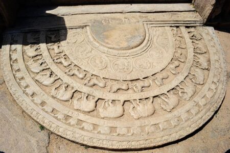 moonstone-polonnaruwa-ancient-ruins-ancient